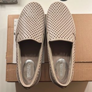 MICHAEL KOR’S Slip-on Shoes ✨✨